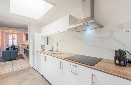 Roubaix Apartment | 4 BR & 4 bathroom house close to Parc Barbieux