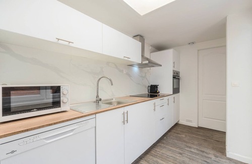 Roubaix Apartment | 4 BR & 4 bathroom house close to Parc Barbieux