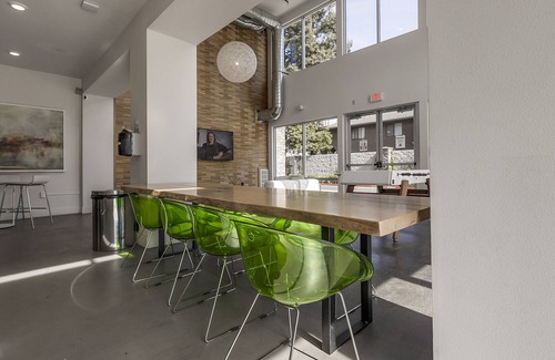 Chico Apartment | 4 BR/4BA Art Deco King Suite + Game Rm + Pool + Gym + Fire Pits + BBQ + Tanning