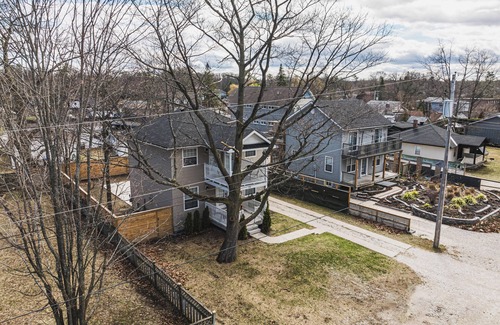 Wasaga Beach Cottage | 4 BR Beach Cottage: Hot Tub- Firepit-Table tennis