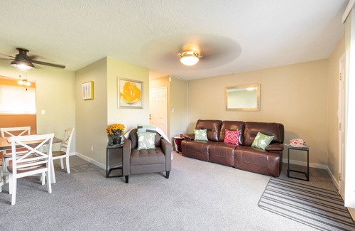 Windsor House | 4 BR Executive Town home, Indoor Pool, close to shopping, restaurants, and parks