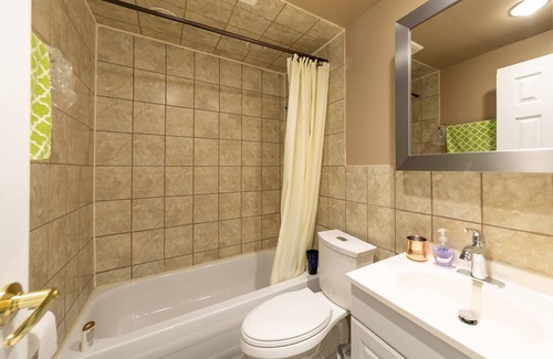 Windsor House | 4 BR Executive Town home, Indoor Pool, close to shopping, restaurants, and parks