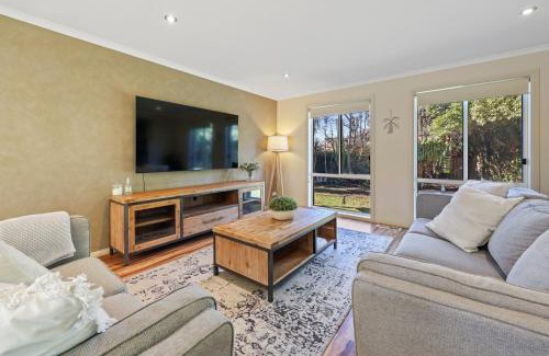 Warrnambool House | 4 BR house near beach sleeps 9