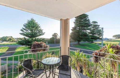 Warrnambool House | 4 BR house near beach sleeps 9