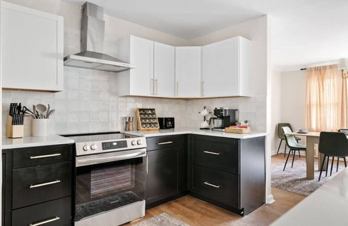 North Charleston House | 4 BR - Newly Renovated! - Walk to Park Circle