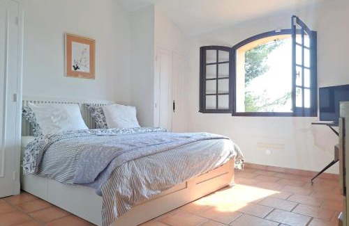 Le Cannet Villa | 4 BR Villa with Pool Sea View AC Parking - BENAKEY