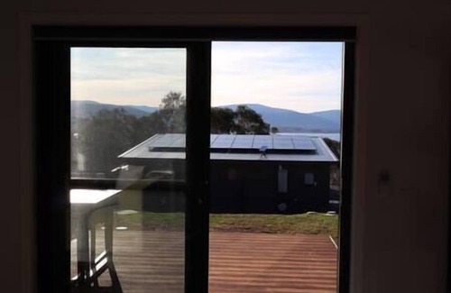 East Jindabyne House | #4 Brand new modern Eco cabin with fantastic views