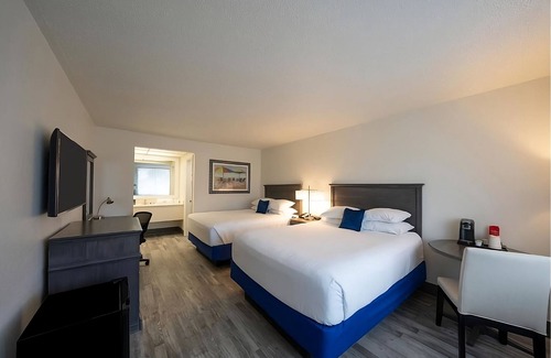 Fort Walton Beach Hotel | 4 Breezy Beachside Rooms with Outdoor Pool Near Wild Willy's Adventure Zone