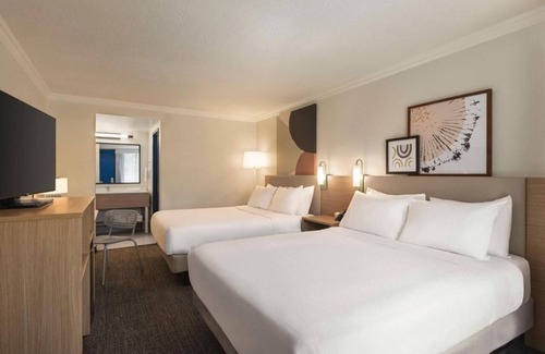 Gulf Gate Estates Hotel | 4 Charming Rooms w/Free Breakfast & Pool – Close to Siesta Beach