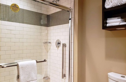 Downtown Baltimore Hotel | 4 Charming Suites for Unforgettable Stay w/Kitchen - Pets Allowed!