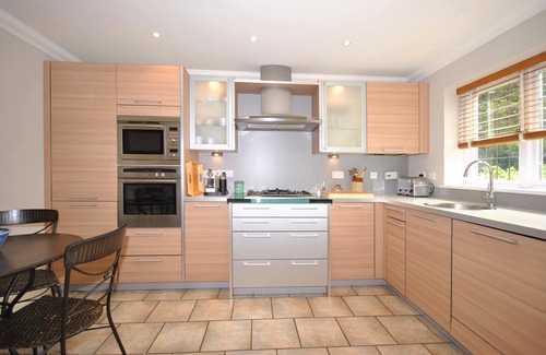 Midhurst House | 4 Chartwell Mews - a town house that sleeps 7 guests in 4 bedrooms