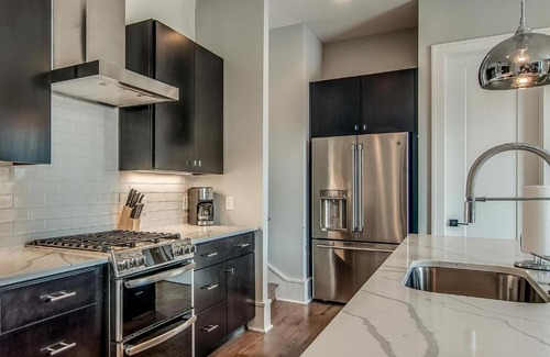 The Gulch House | 4 Connecting Condos - Sleeps 38 - Firepits - Garages - Rooftops decks - Great Views - Security