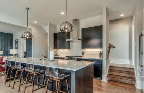 The Gulch House | 4 Connecting Condos - Sleeps 38 - Firepits - Garages - Rooftops decks - Great Views - Security