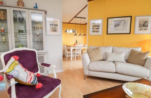 Faversham House | 4 Country View Park
