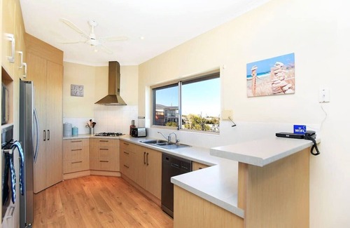 Goolwa Beach House | 4 Estick Street - Wi-Fi - Ocean Views - Family
