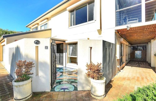Goolwa Beach House | 4 Estick Street - Wi-Fi - Ocean Views - Family
