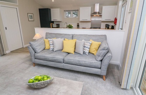 Dobwalls Cottage | 4 FARAWAY FIELDS, pet friendly, luxury holiday cottage in Dobwalls
