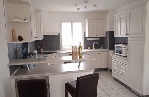 Vaux-sur-Mer House | 4* gîte 10 min walk from the beach, shared pool, WIFI, private garden, park