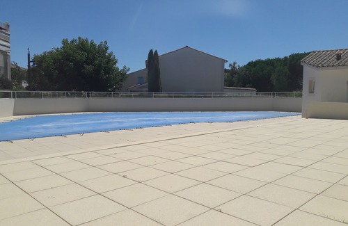 Vaux-sur-Mer House | 4* gîte 10 min walk from the beach, shared pool, WIFI, private garden, park