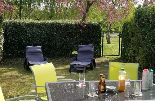 Vaux-sur-Mer House | 4* gîte 10 min walk from the beach, shared pool, WIFI, private garden, park