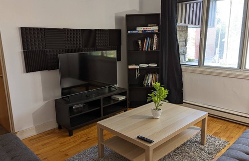 Francois-Perrault Apartment | 4 Guest Apartment with King Bed near Saint-Michel