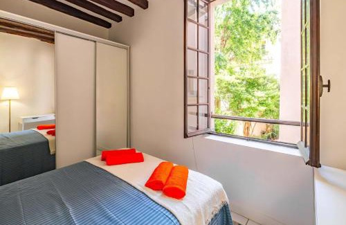 5th Arrondissement Apartment | 4 Guests Flat - Rue Mouffetard