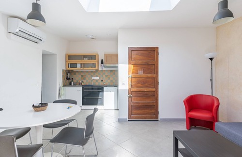 Charleval Apartment | 4 - Heart of the village F3 - air-conditioned