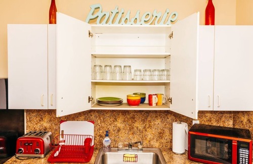 Edgewood Apartment | #4 Heated Pool, Large Yard, 2BR+sunroom/office