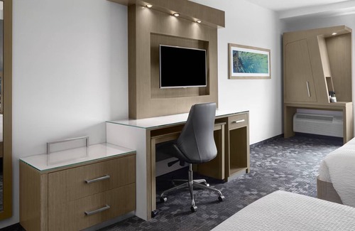 Orlando Hotel | 4 Inviting Suites w/Pool Access – Ideal for Group and Family Stays in Orlando
