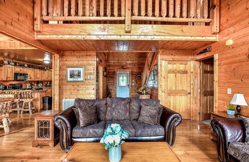 Sevierville Cabin | 4 Jetted Tubs, Close To Attractions, 5 Bedrooms w/Attached Bathrooms