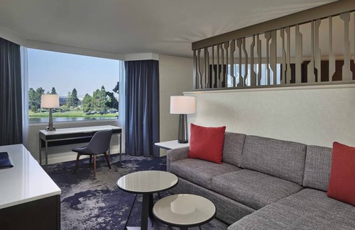 Redwood Shores Hotel | 4 Junior King Suite at Grand Bay San Francisco Hotel, Pet-friendly Property