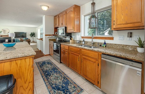 Marion House | 4 Kayaks and No Stairs to Water!