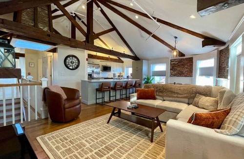 Portsmouth Apartment | 4 King Suites, Downtown, Outlets, Beach, Historic