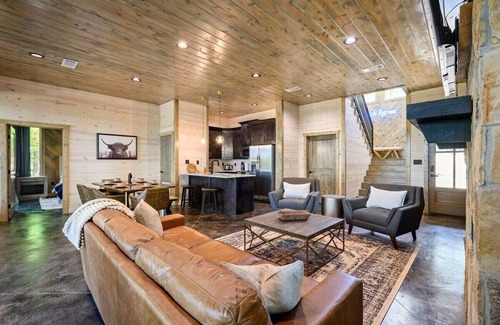Pickens Cabin | 4 King Suites | Pet-Friendly Cabin w/Sunset Views + Ride to ATV Trails