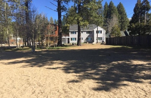 Kings Beach Apartment | #4 Lakeview- Perfect Location with Hot tub and Dog friendly Beach Access