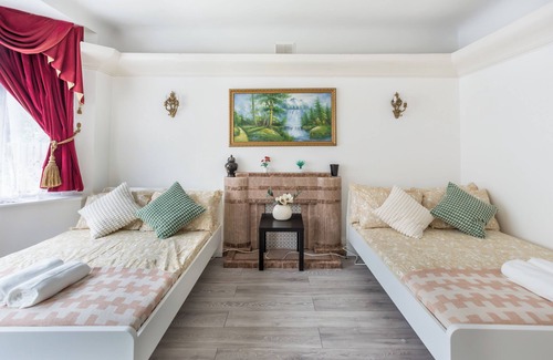 Forest Hill House | >4 Large room, >2 Double bed room House> Near Station> London