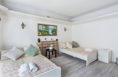 Forest Hill House | >4 Large room, >2 Double bed room House> Near Station> London