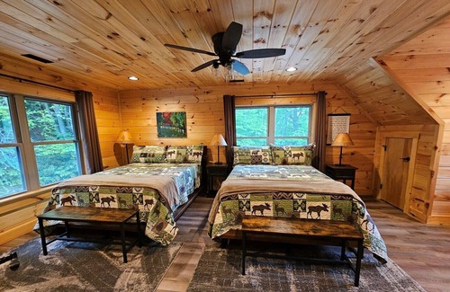 Maggie Valley House | 4 Loves Lodge - Brand New Log Home, Sleeps 22, 6 BR, 6 1/2 BA, HT, FP