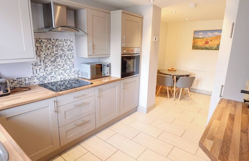 Withernwick Cottage | 4 LYNTON COTTAGES, pet friendly, with a garden in Aldbrough