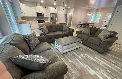 Egg Harbor House | 4 Master Suite Home that Sleeps 12 in the Heart of Door County ~ Hot tub