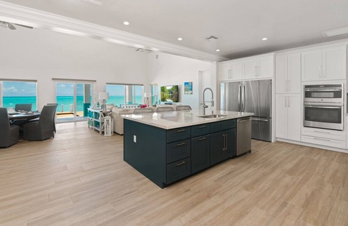 Tar Bay House | 4 Master Suites - Stunning Beach - Huge Sun Deck - Featured On HGTV