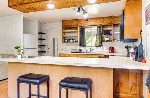 Keaau Apartment | 4 Mi to Beach: Keaau Retreat w/Relaxing Porch!