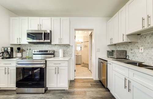 North Andrews Gardens House | 4 Mi to Beach: Home w/Patio in Fort Lauderdale!