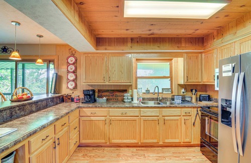 Bronston Cabin | 4 Mi to Cumberland River: Cabin w/Deck & Fire Pit