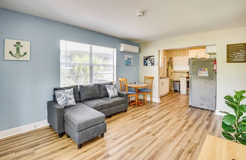 Walkers Holly Hill Cottage | 4 Mi to Daytona Boardwalk & Beaches: Cute Cottage