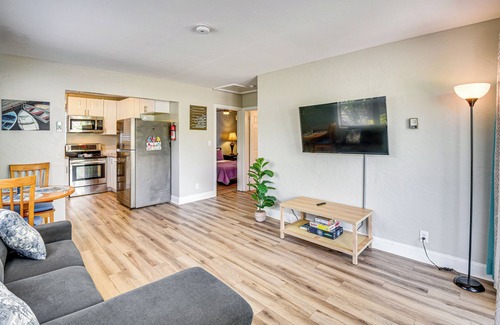Walkers Holly Hill Cottage | 4 Mi to Daytona Boardwalk & Beaches: Cute Cottage