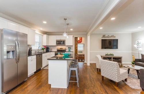 Nashville House | 4 mi. to Downtown and Opry, Hot Tub, Private Courtyard, Gameroom, No Step Entry