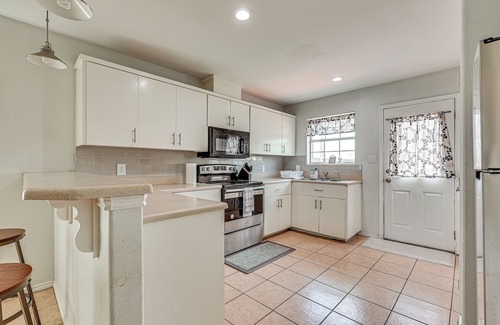 Brownsville House | 4 Mi to Dtwn Brownsville: Family Home w/Yard!