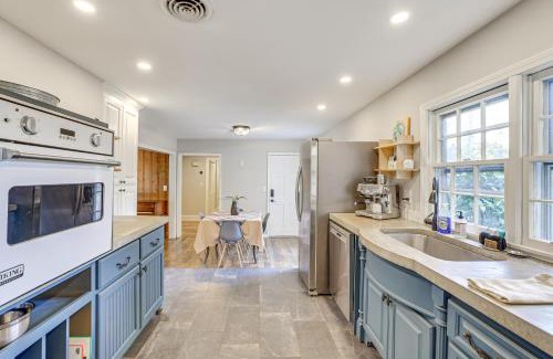 Sans Souci House | 4 Mi to Dtwn Home with Fire Pit in Greenville