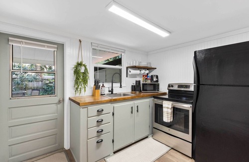 Rio Cottage | 4 Mi to Dtwn: Jensen Beach Cottage
